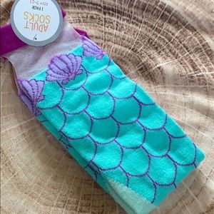NWT mermaid socks with shells